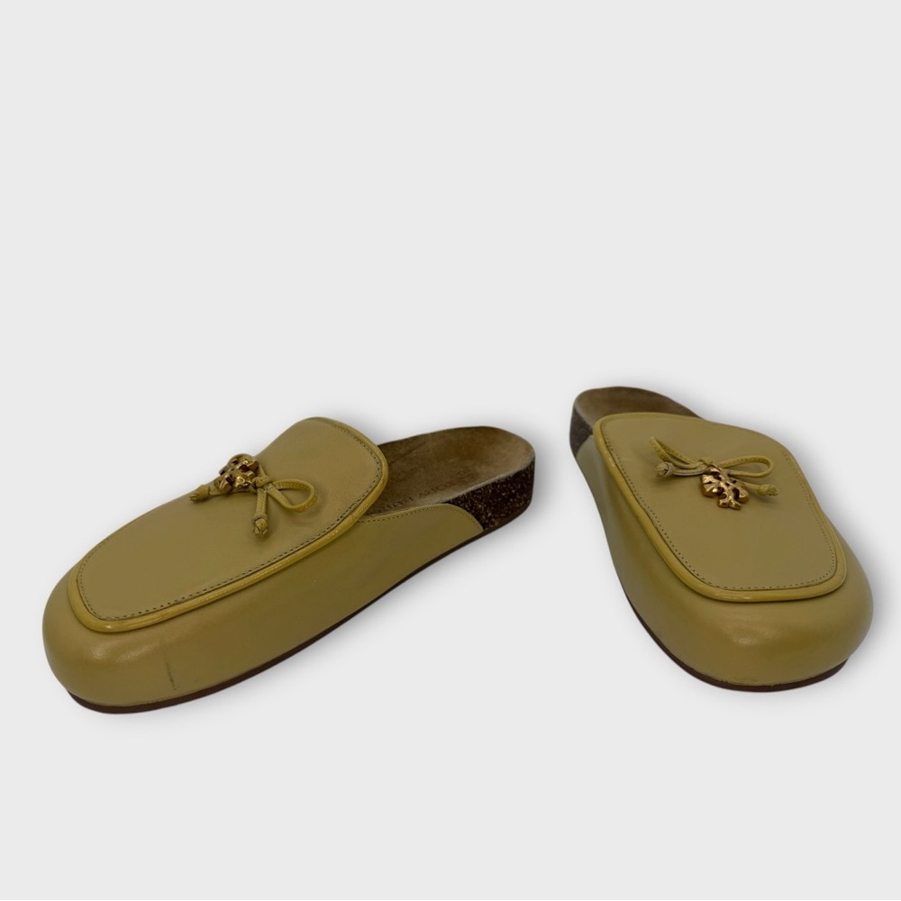 Tory Burch Soft Leather Tory Charm Mules Brie Color Size 7 NICE! - Picture 4 of 9